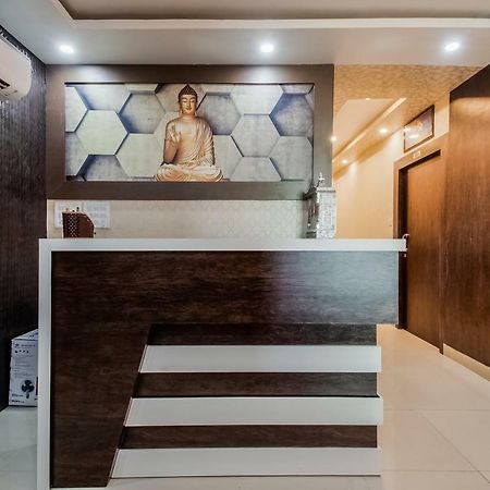 Oyo 45609 The Legend Inn Deluxe Danapur Экстерьер фото